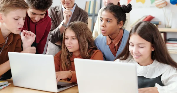 She Maps students on digital literacy